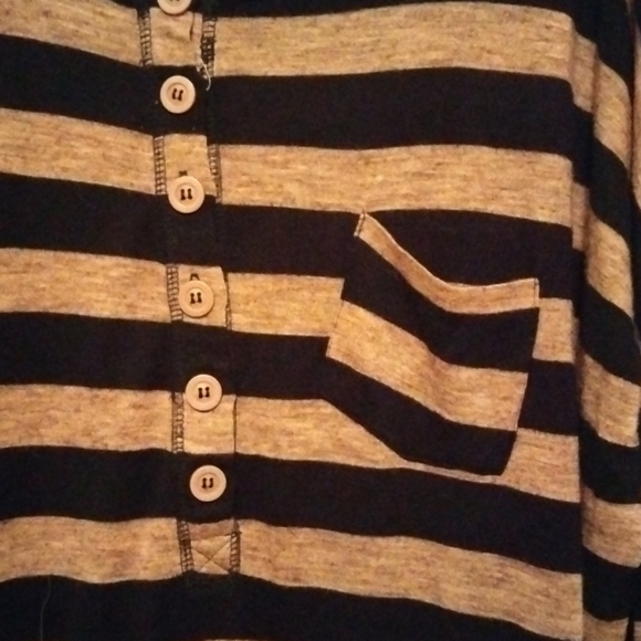 Women's blouse - Picture 2 of 3